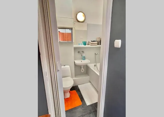 Apartment Aircondition 2, 2xmetro Wifi 50'tv Netflix Hbo Appletv Warsaw